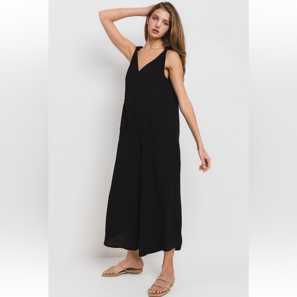 30 Fabulous Solid Sleeveless V-neck Jumpsuit - Picture 5 of 6